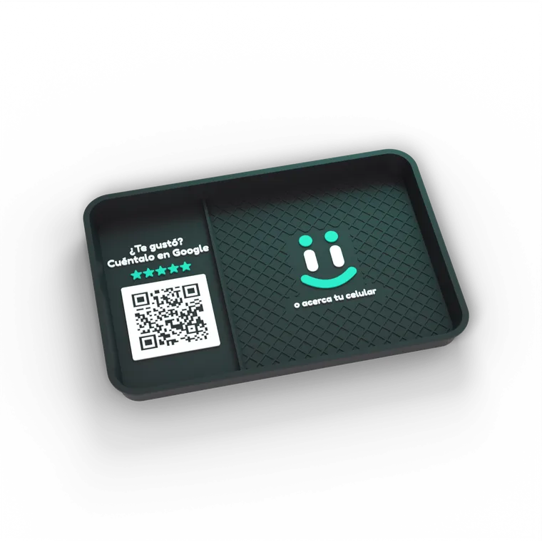 Placa Opinio Charola grande: QR + NFC, sobre la mesa